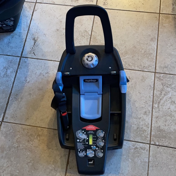 Peg Perego car seat base - Picture 2 of 2